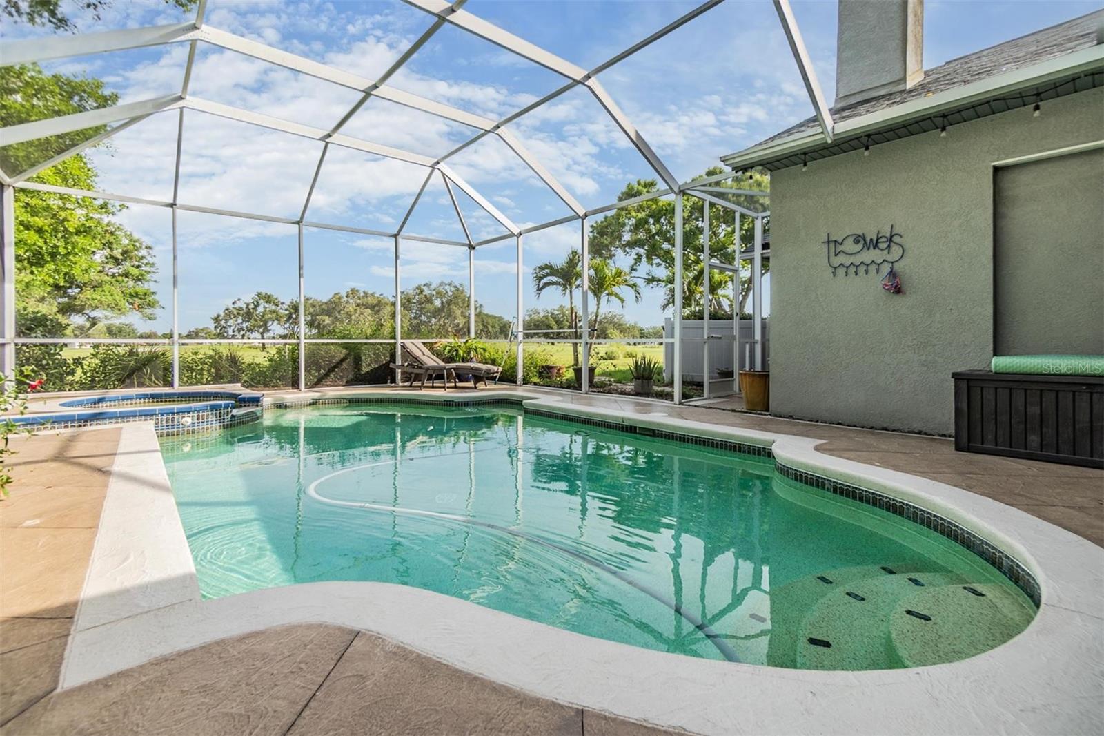 Listing photo id 40 for 2216 Eagle Bluff Drive