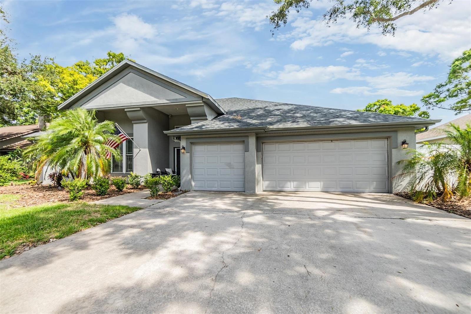 Listing photo id 3 for 2216 Eagle Bluff Drive