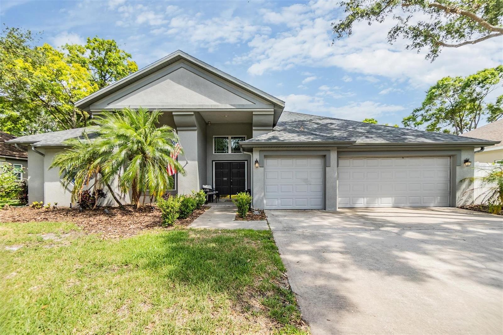 Listing photo id 4 for 2216 Eagle Bluff Drive