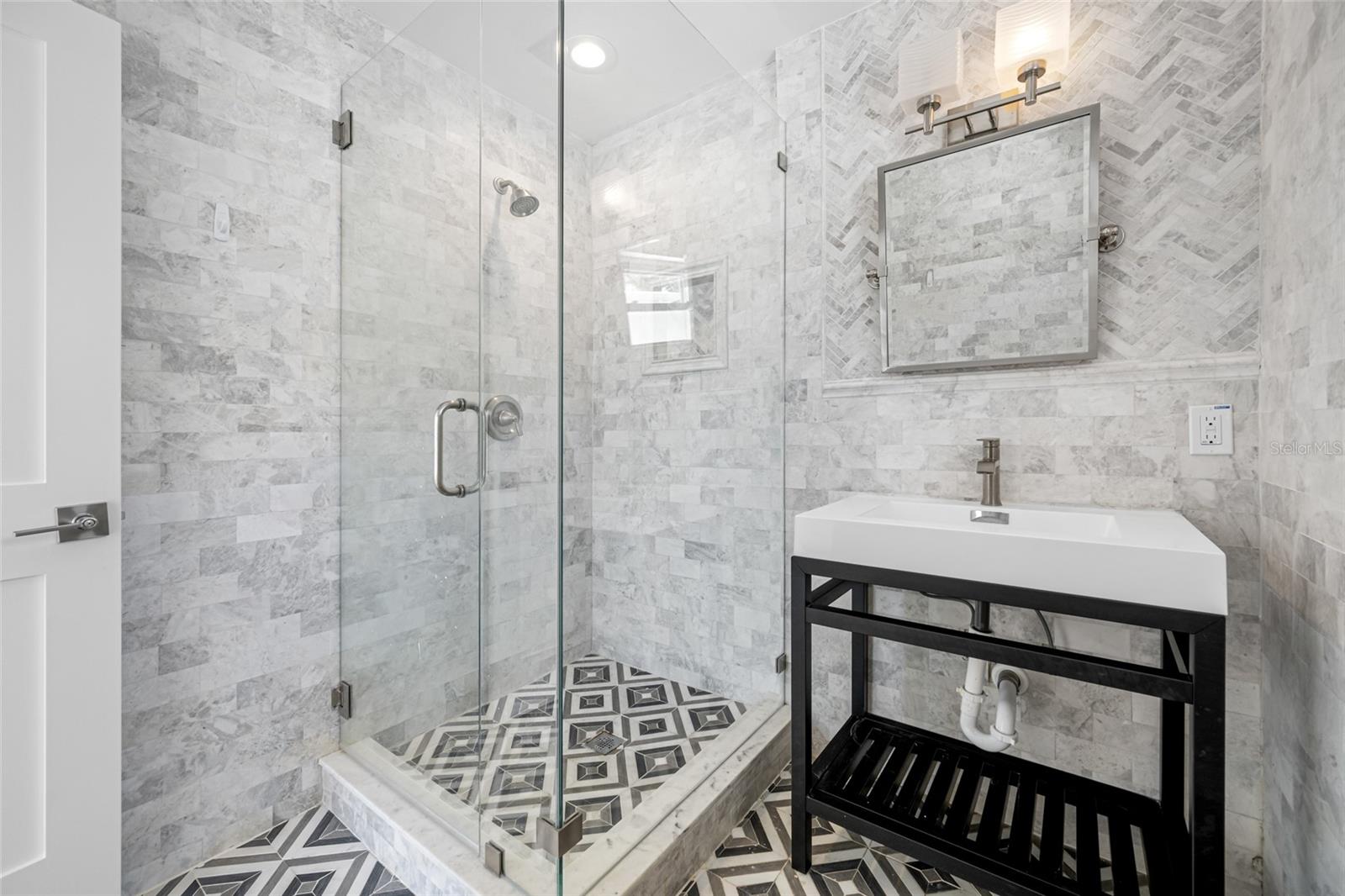 Image 18 of 27 For 16009 6th Street E