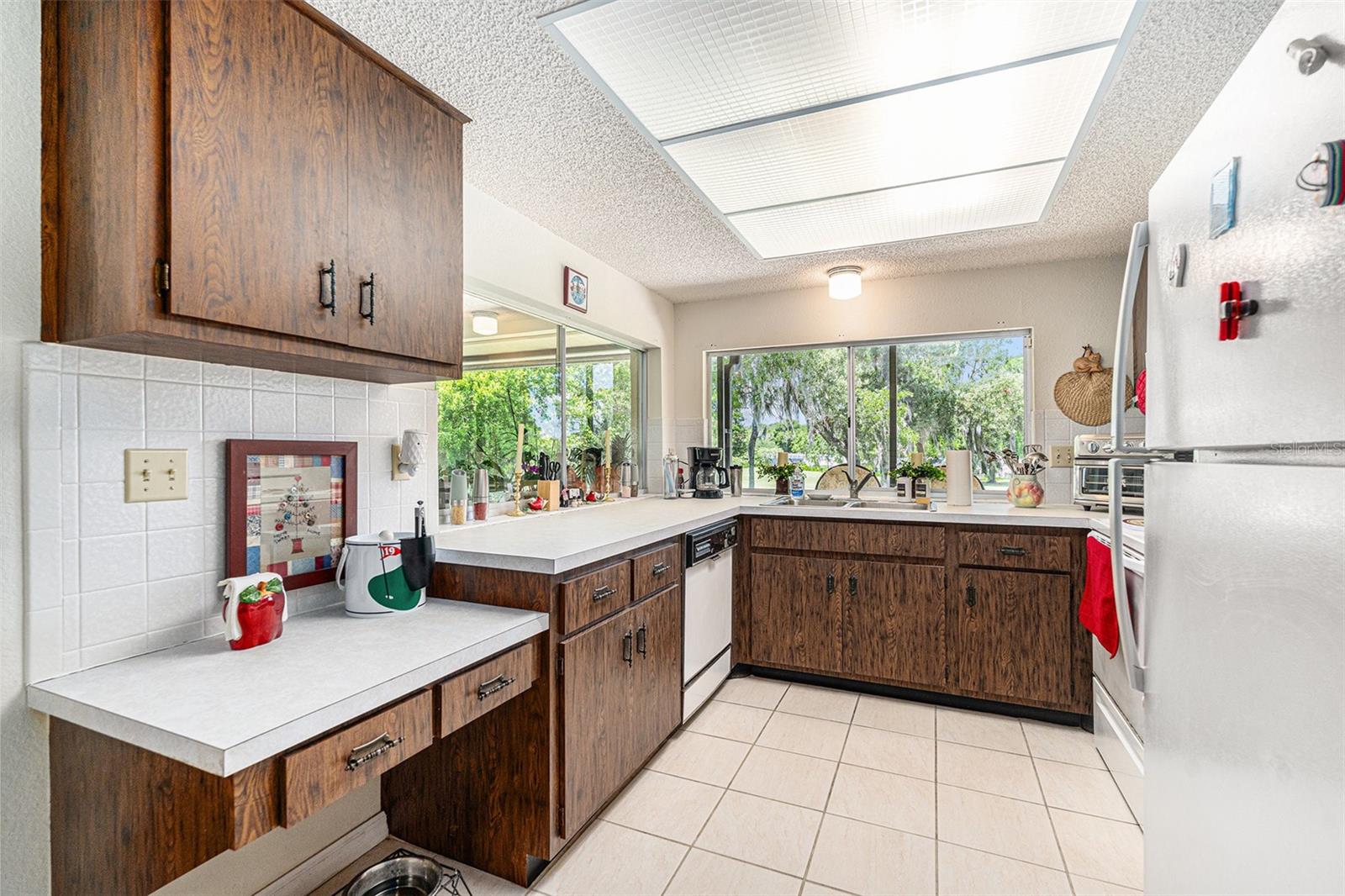 Image 6 of 14 For 8105 Valley Stream Lane