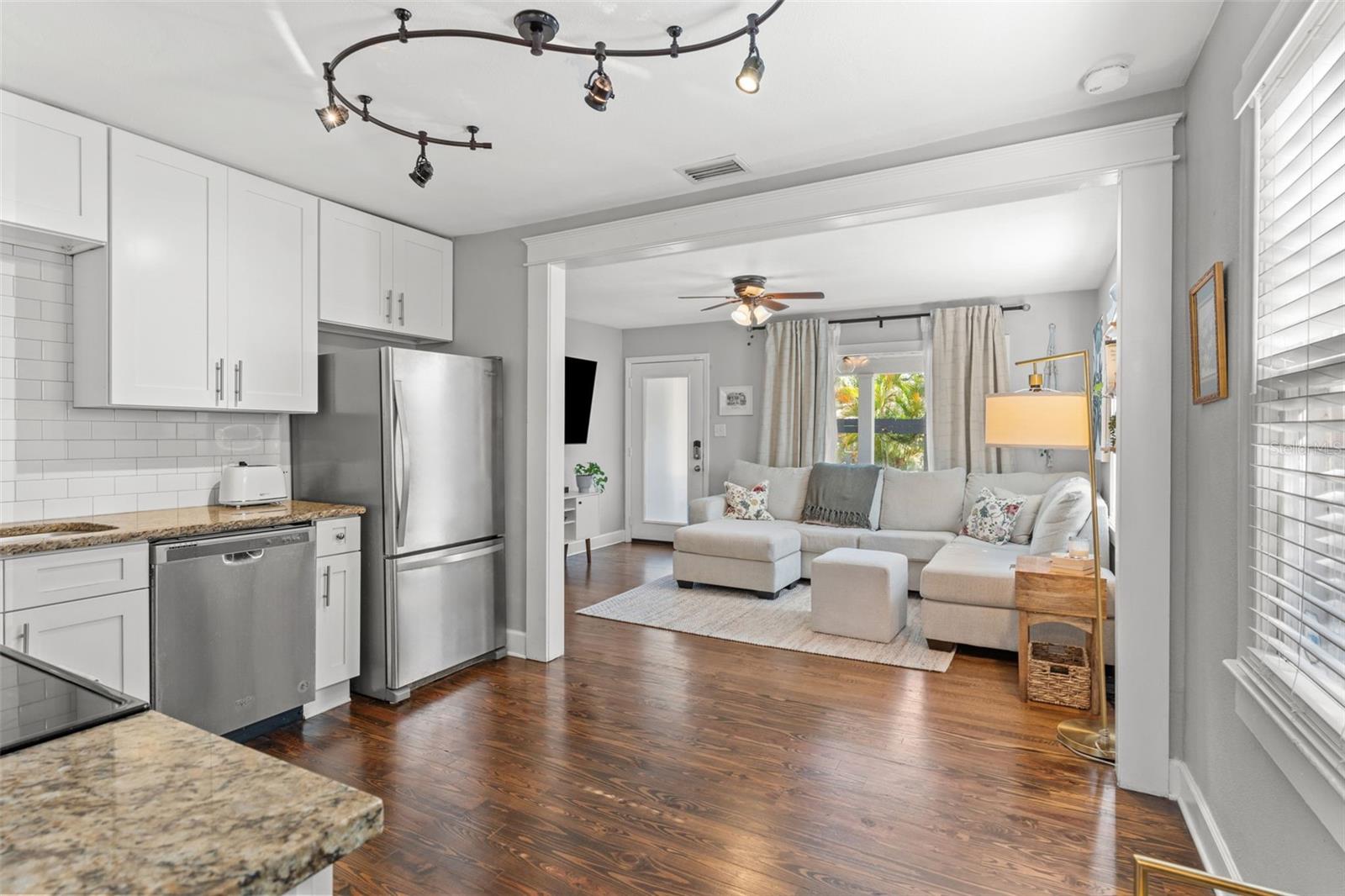 Image 18 of 40 For 1302 Flora Street