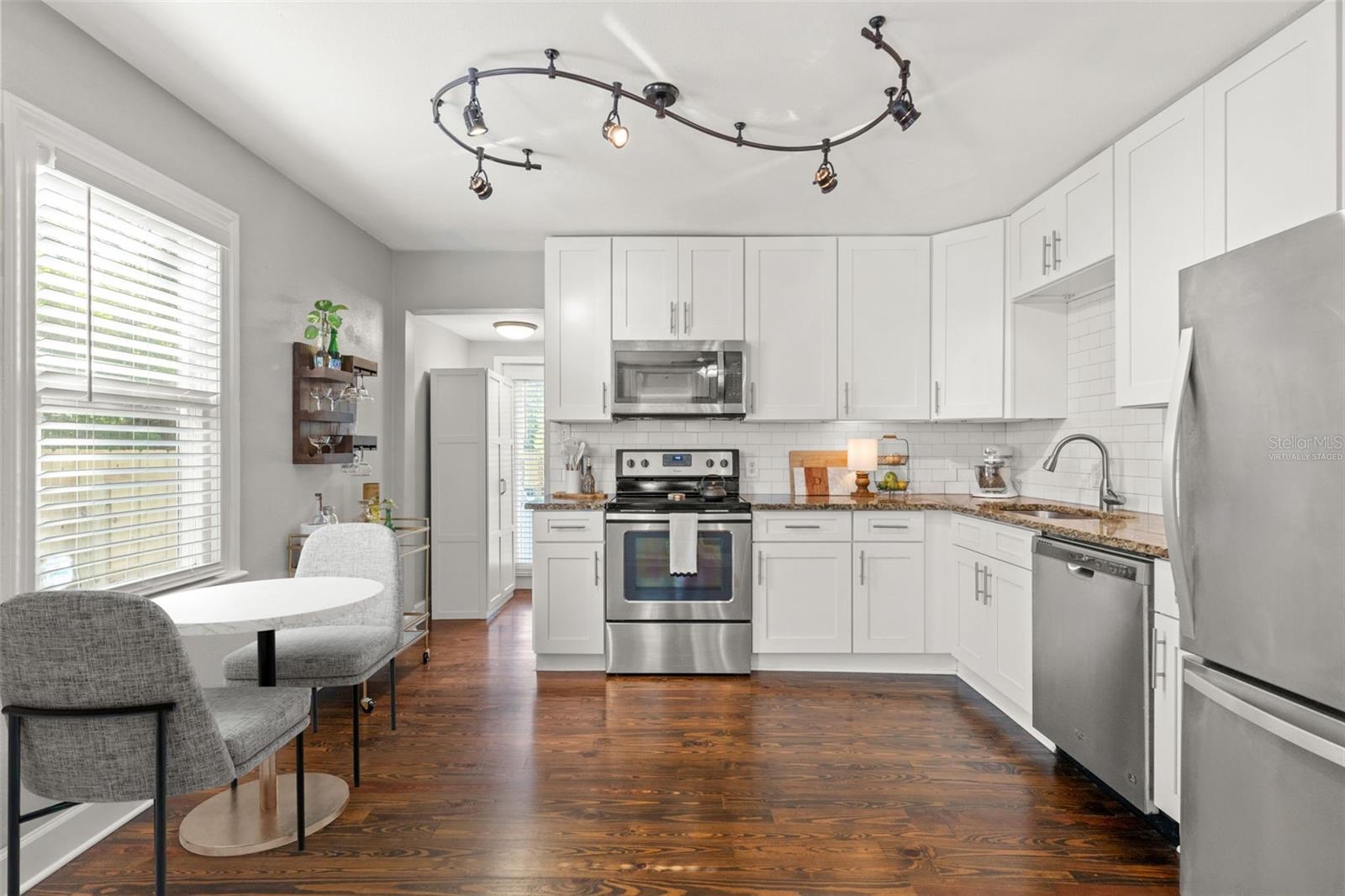 Image 4 of 40 For 1302 Flora Street
