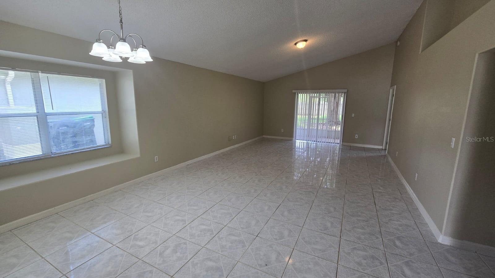 Image 2 of 11 For 1416 Silverthorn Drive