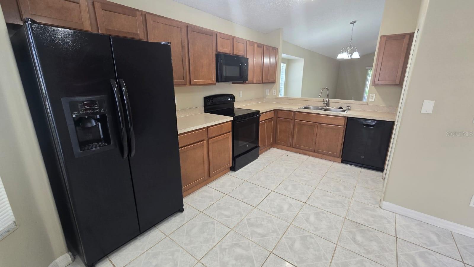 Image 3 of 11 For 1416 Silverthorn Drive