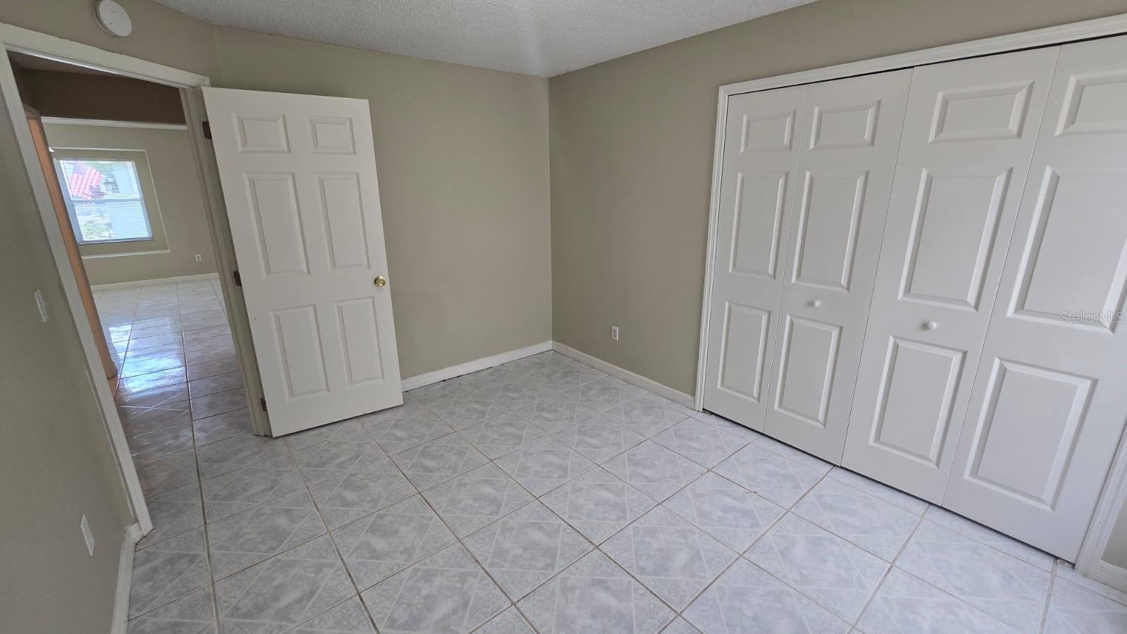 Image 4 of 11 For 1416 Silverthorn Drive