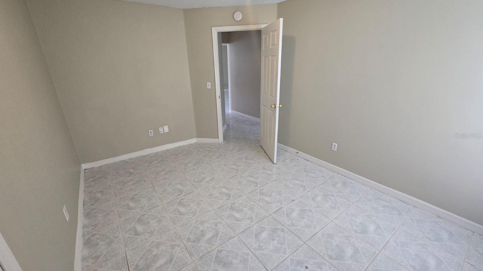 Image 5 of 11 For 1416 Silverthorn Drive