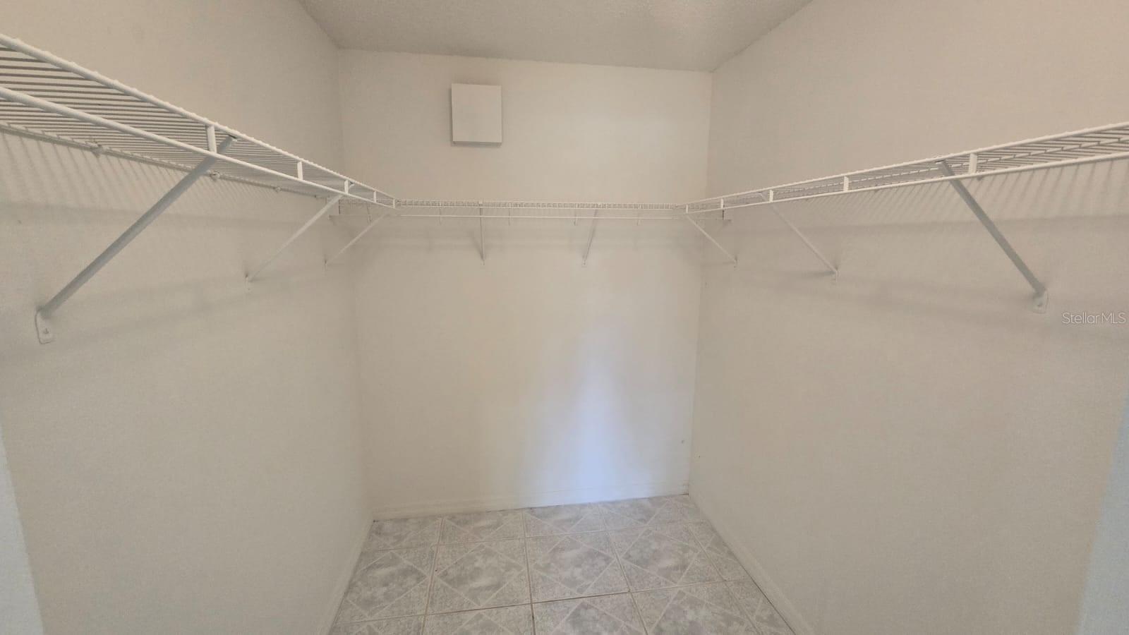 Image 6 of 11 For 1416 Silverthorn Drive