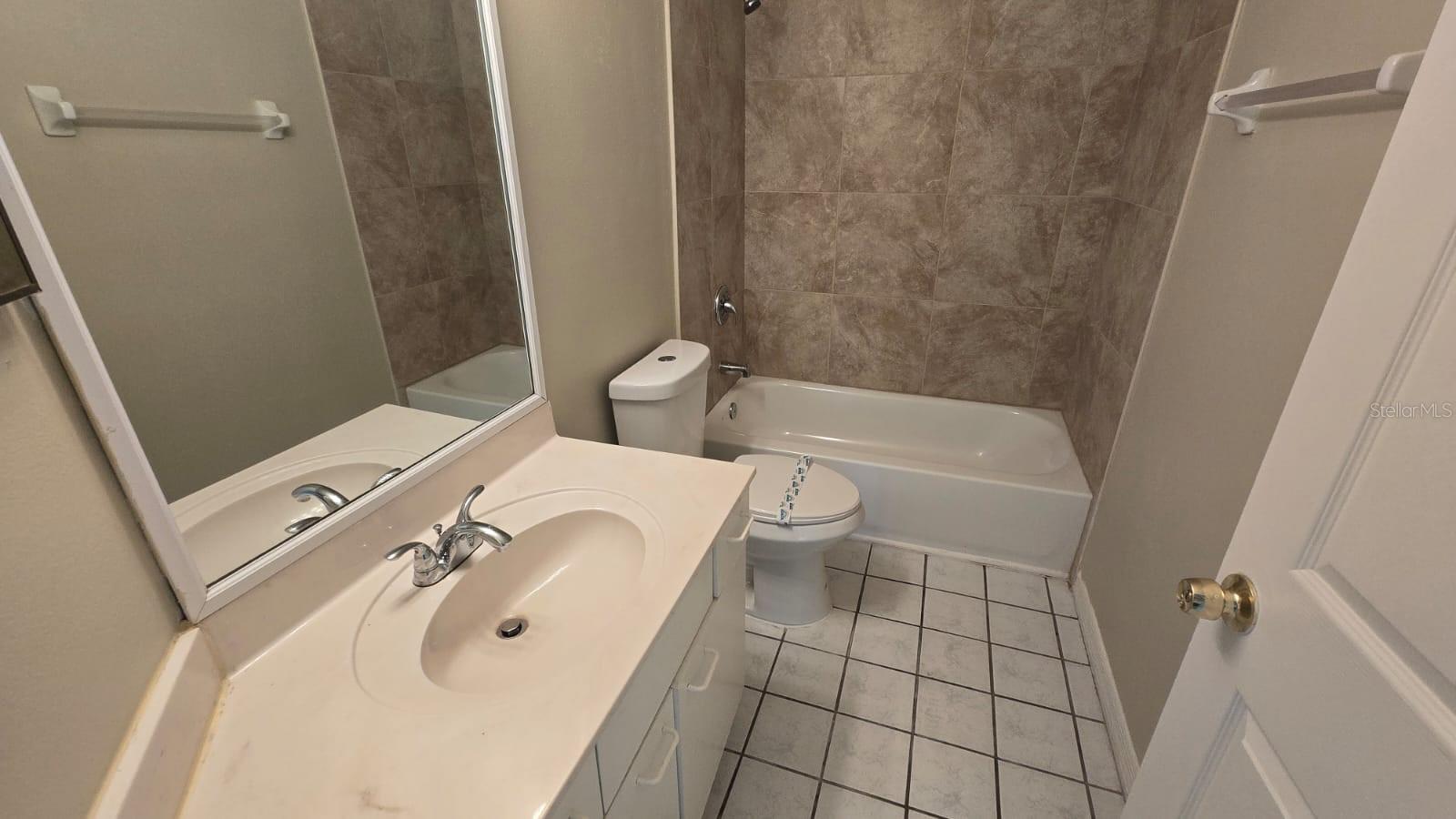 Image 8 of 11 For 1416 Silverthorn Drive