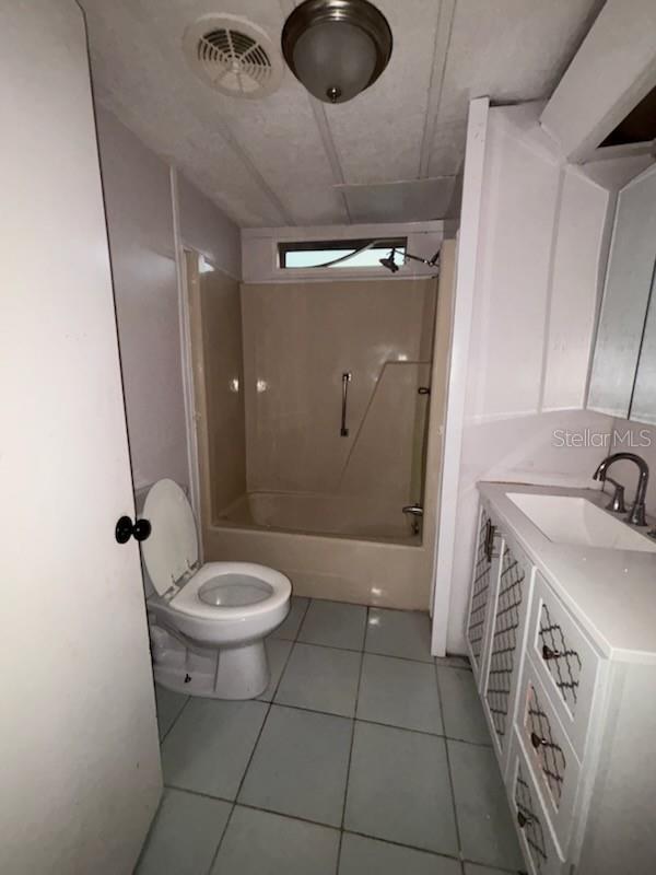 Image 4 of 11 For 9732 Warrick Street