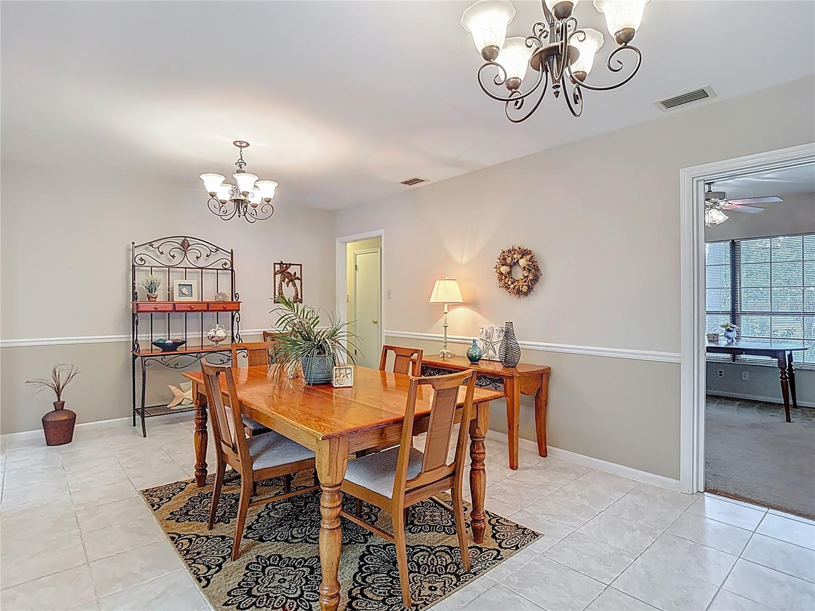 Listing photo id 11 for 10930 Marjory Avenue