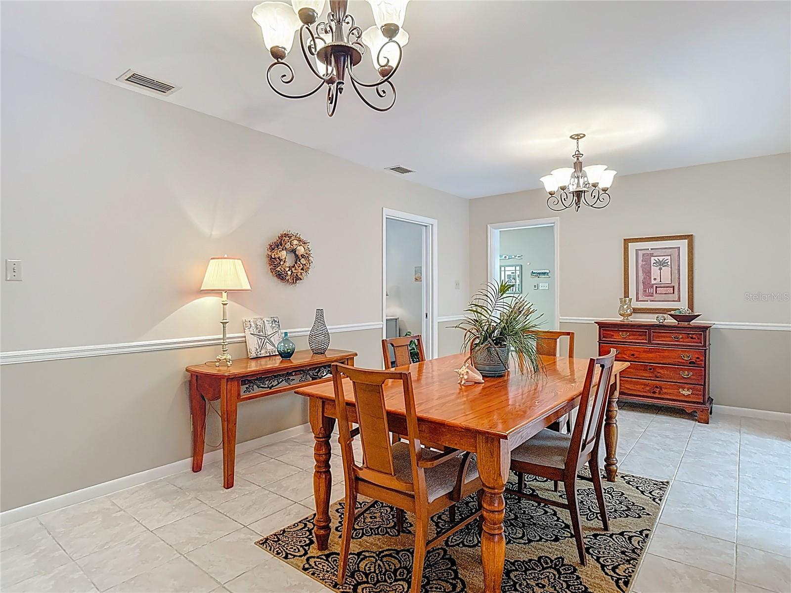 Listing photo id 12 for 10930 Marjory Avenue