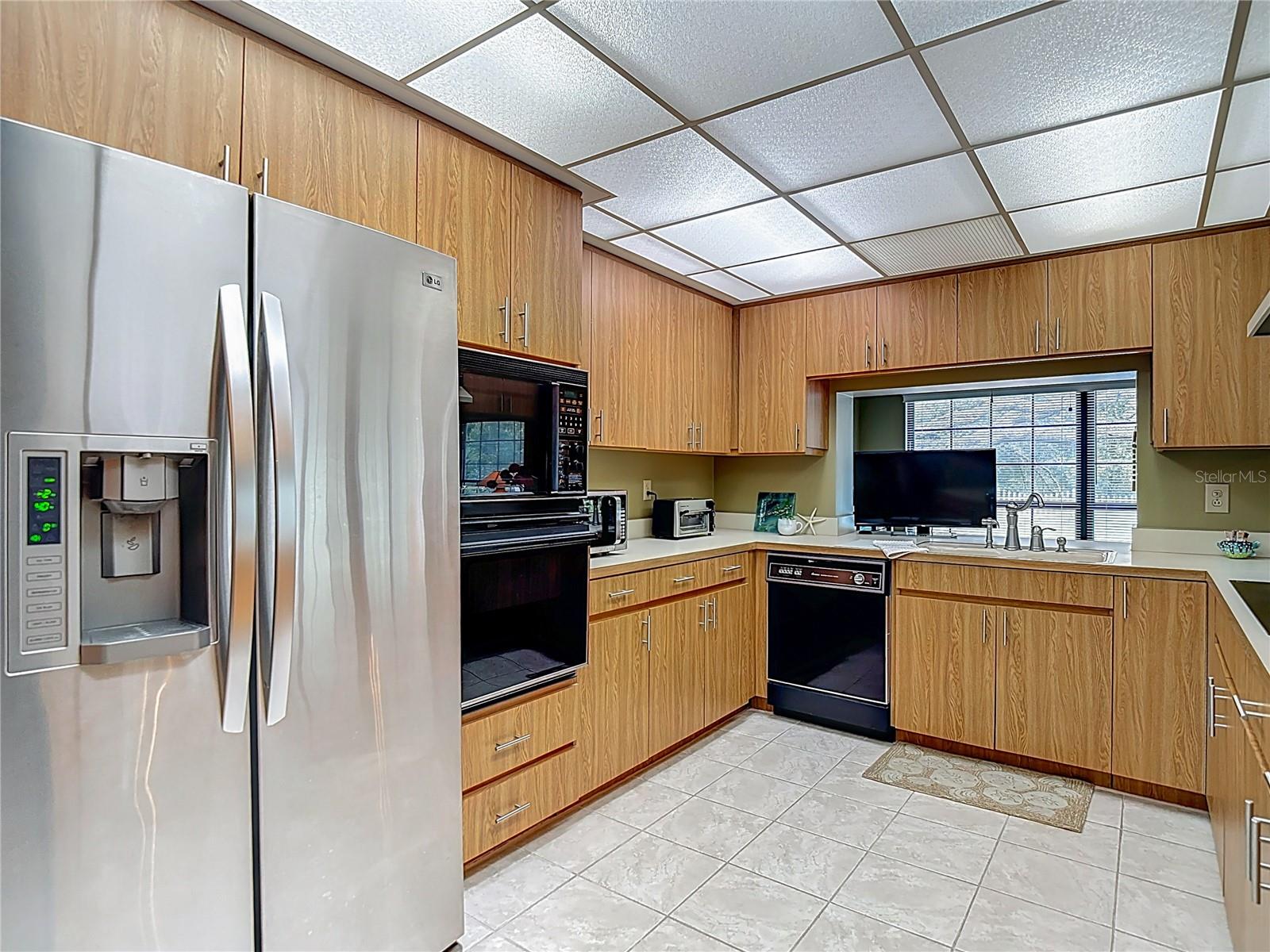 Listing photo id 18 for 10930 Marjory Avenue