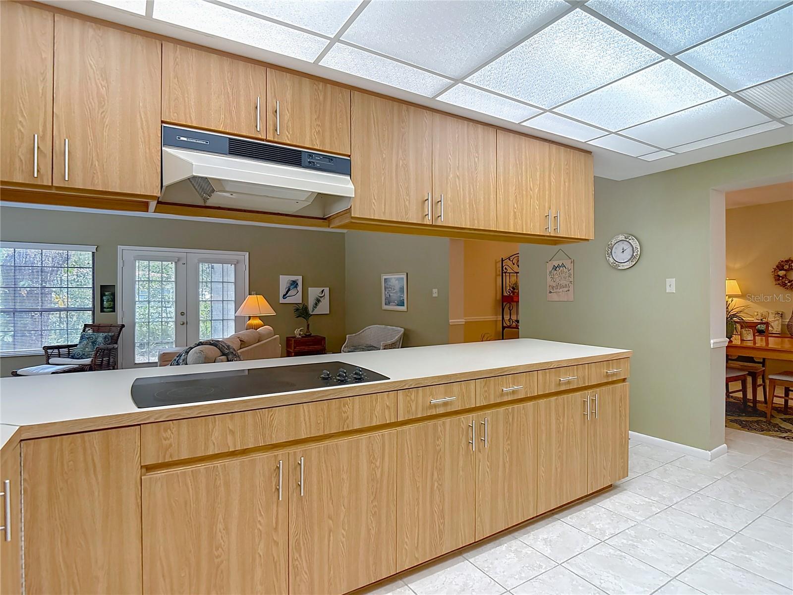 Listing photo id 19 for 10930 Marjory Avenue