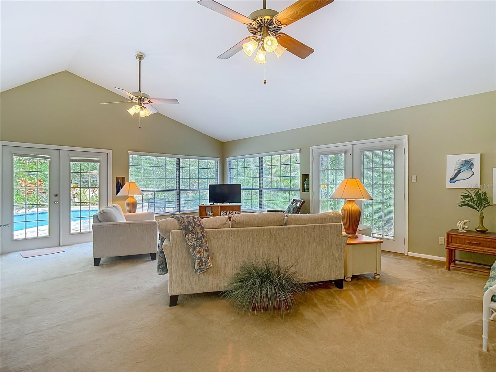 Listing photo id 21 for 10930 Marjory Avenue