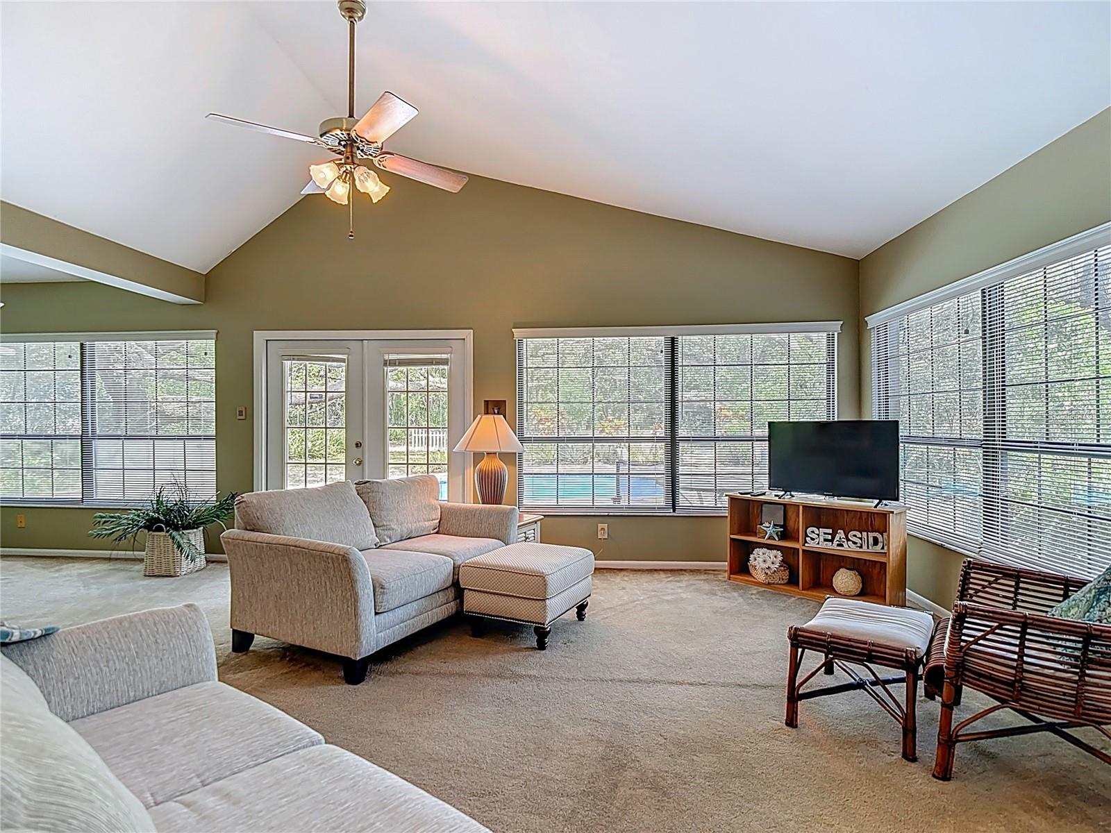 Listing photo id 22 for 10930 Marjory Avenue