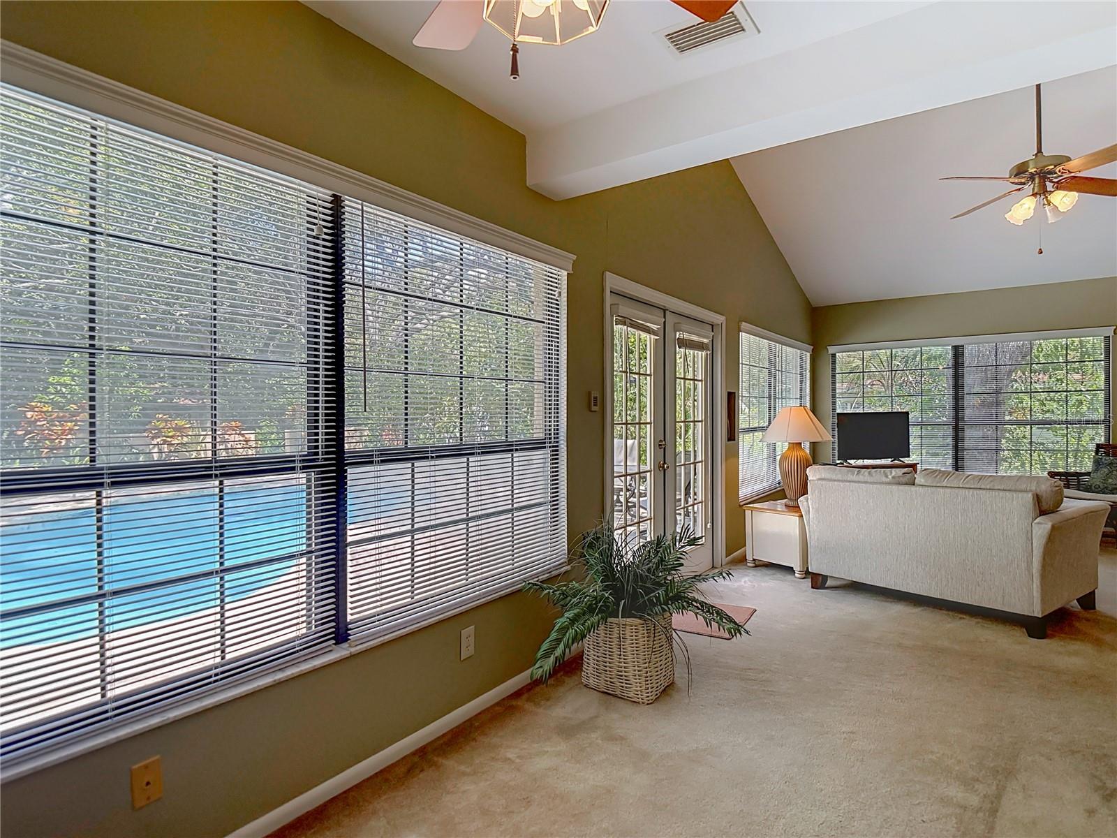 Listing photo id 25 for 10930 Marjory Avenue