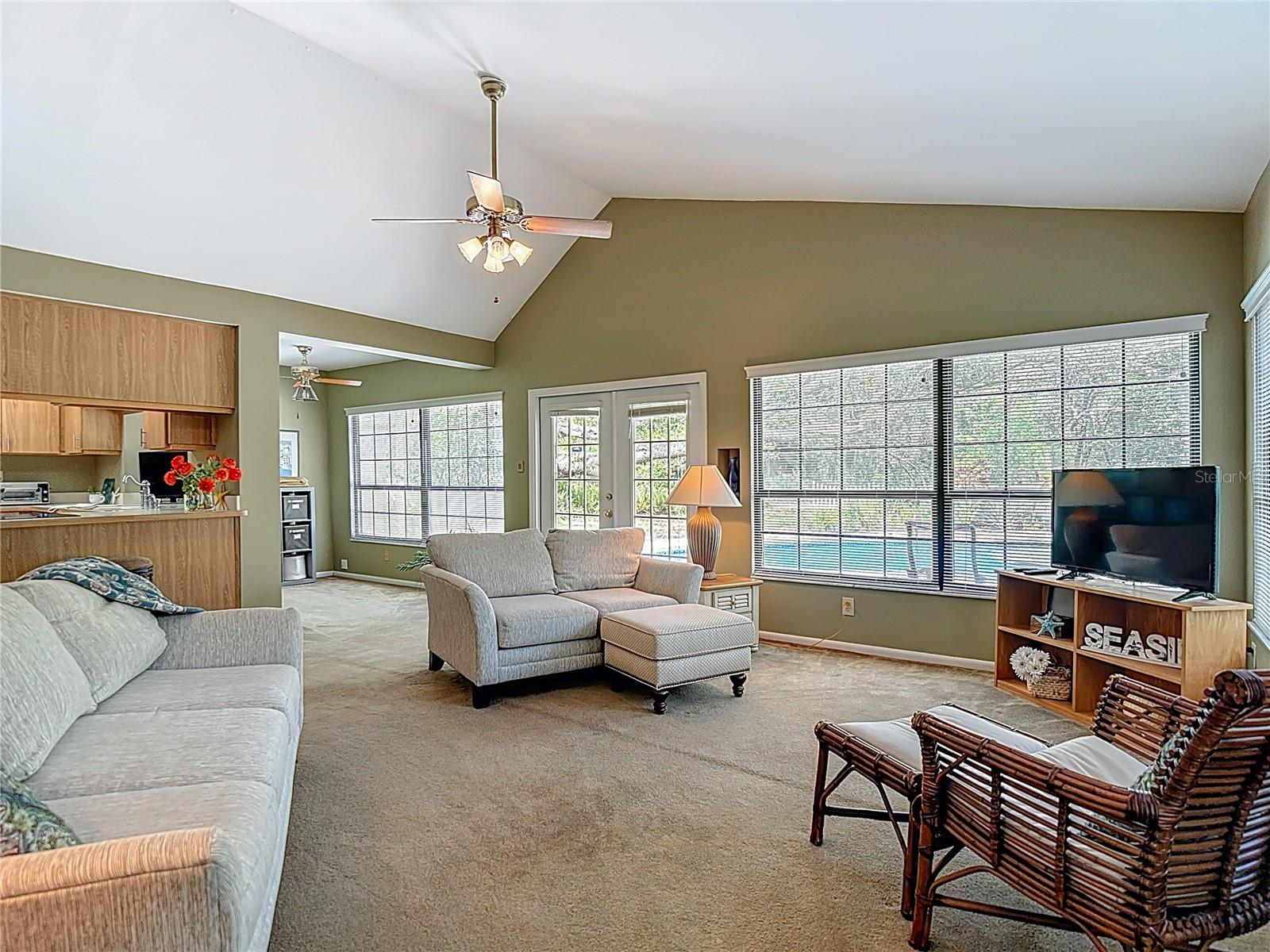 Listing photo id 1 for 10930 Marjory Avenue