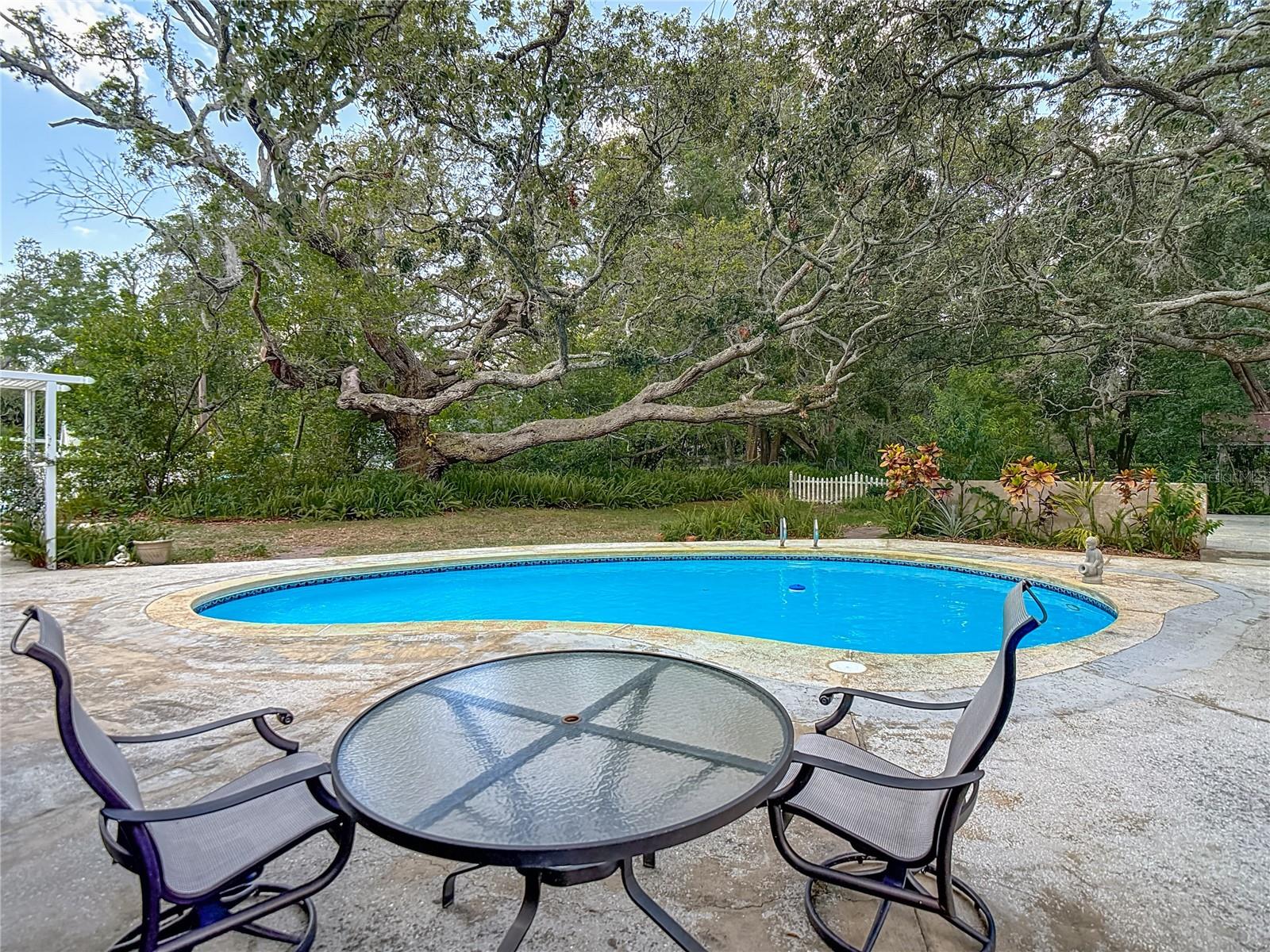 Listing photo id 2 for 10930 Marjory Avenue