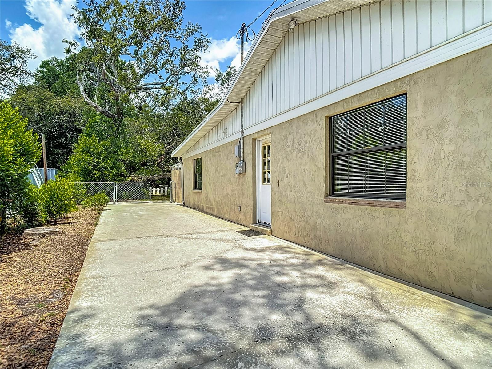 Listing photo id 41 for 10930 Marjory Avenue