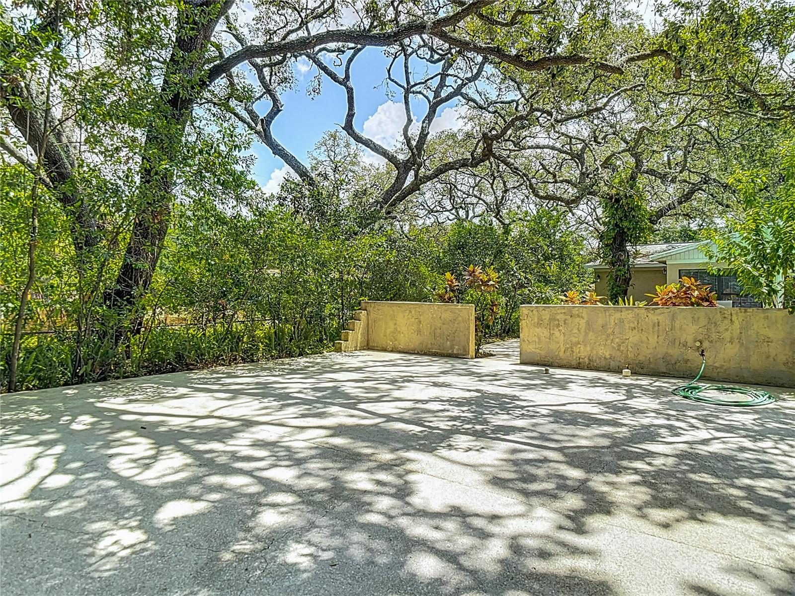 Listing photo id 46 for 10930 Marjory Avenue