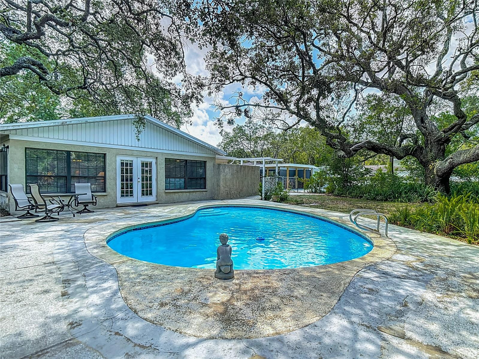Listing photo id 3 for 10930 Marjory Avenue