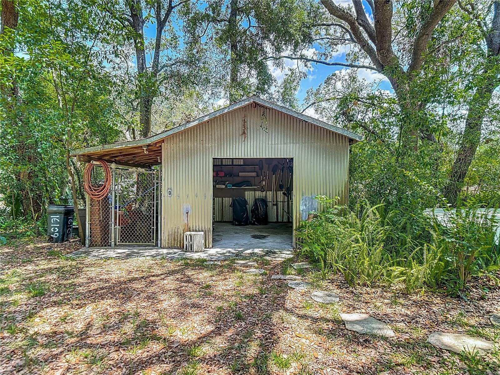 Listing photo id 50 for 10930 Marjory Avenue