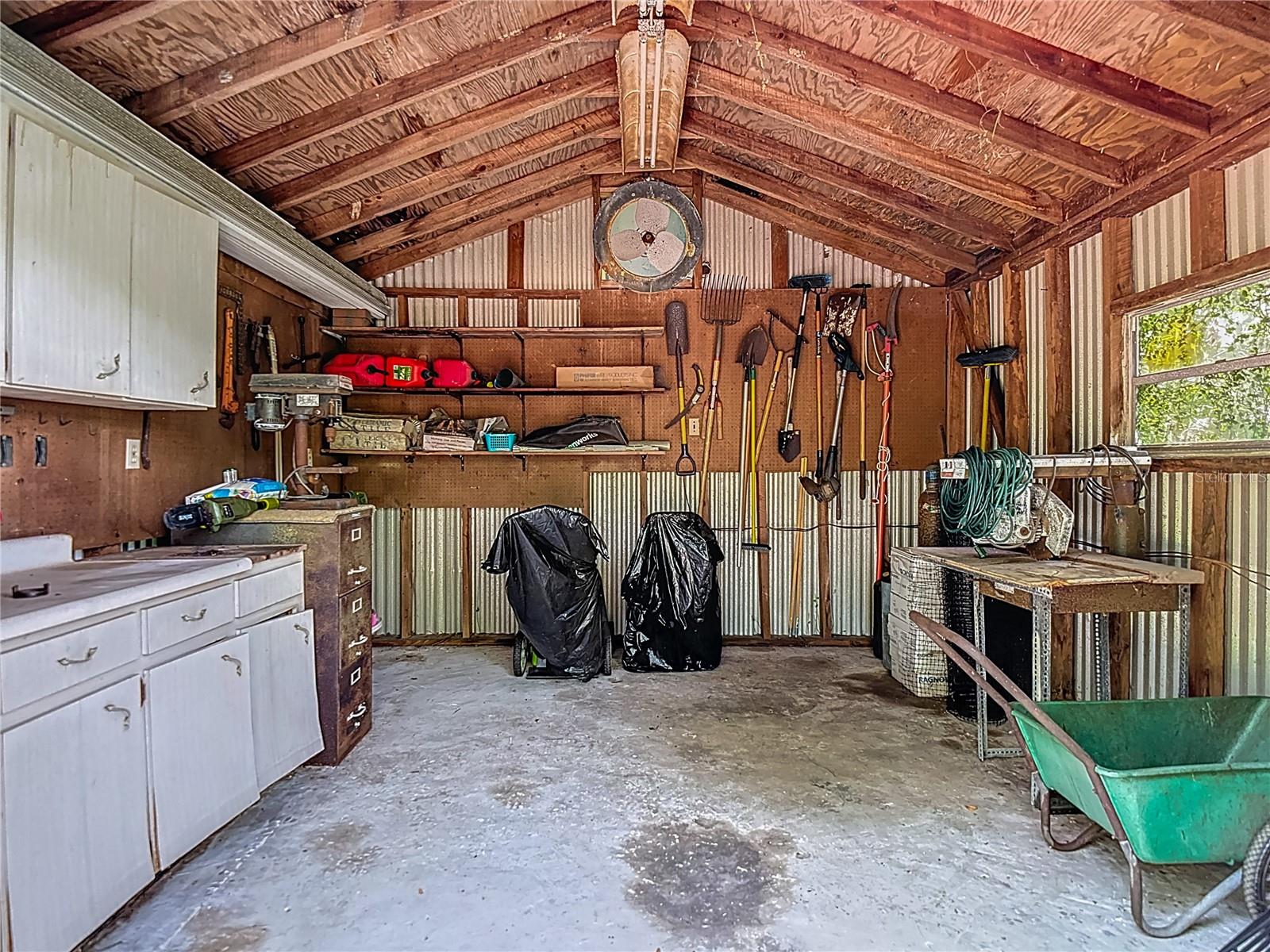 Listing photo id 51 for 10930 Marjory Avenue
