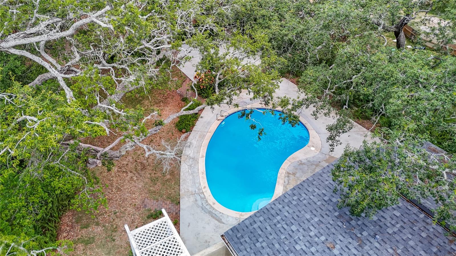 Listing photo id 52 for 10930 Marjory Avenue