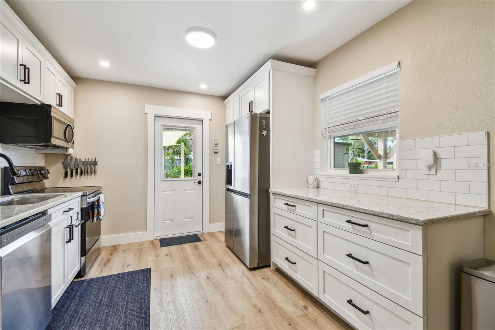 Image 15 of 32 For 1529 Essex Drive N