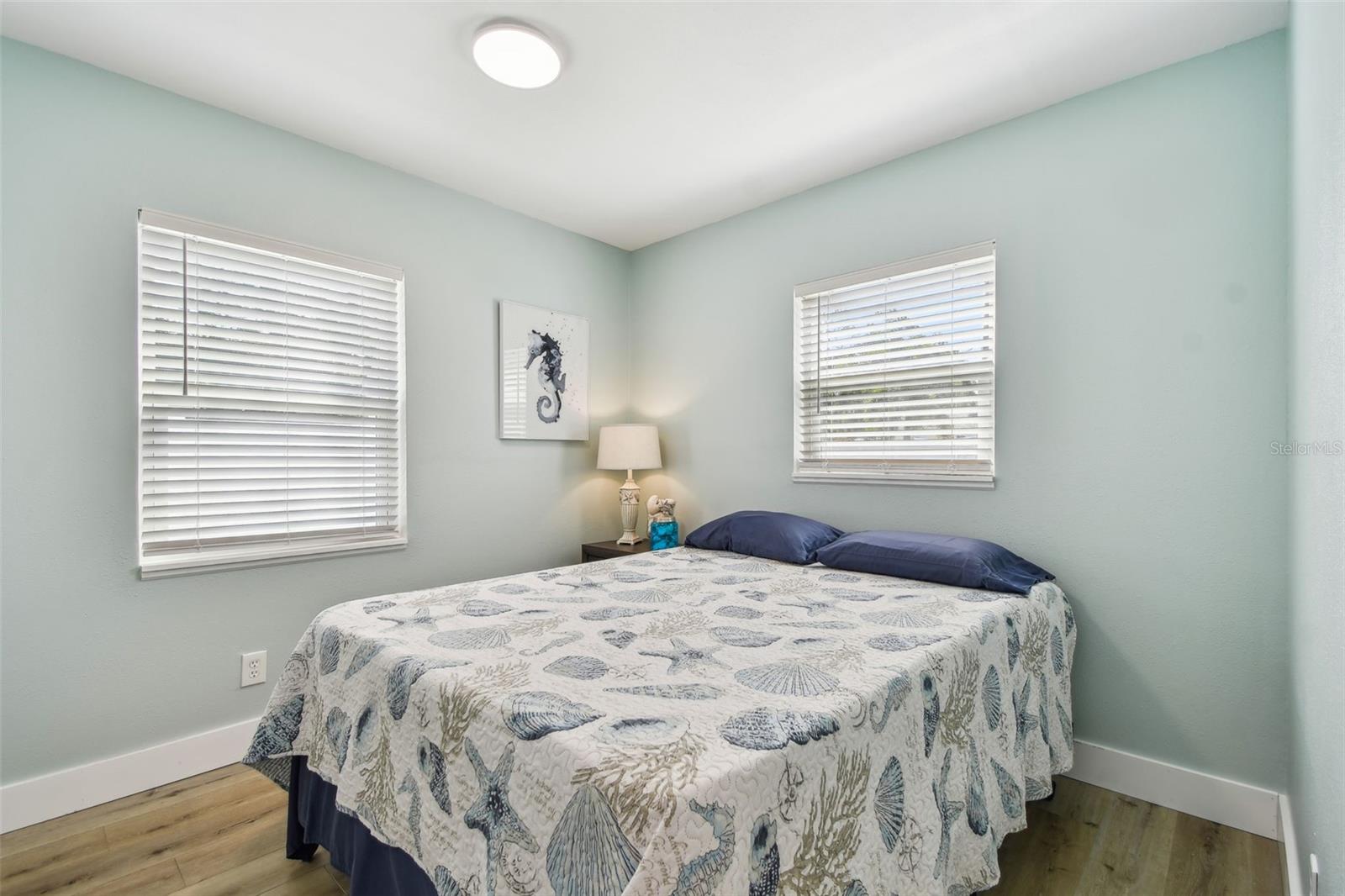 Image 18 of 32 For 1529 Essex Drive N