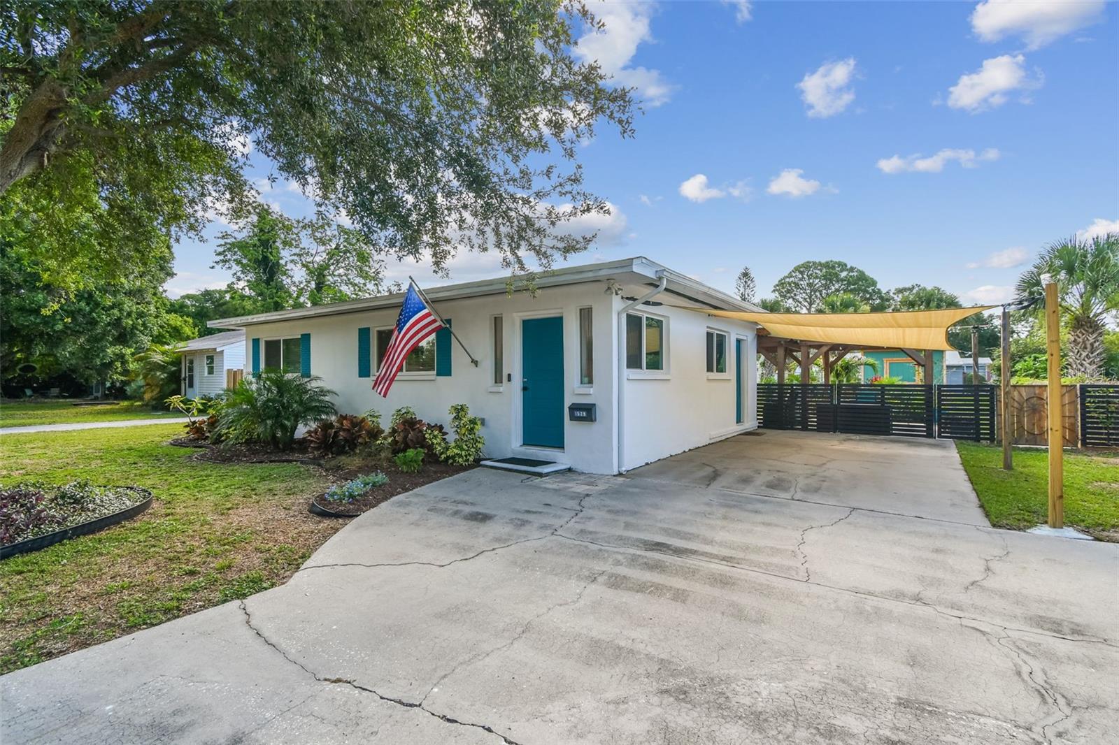 Image 2 of 32 For 1529 Essex Drive N