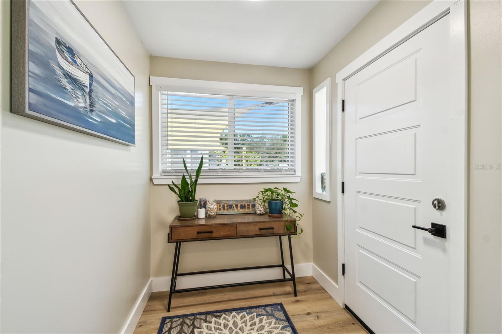 Image 3 of 32 For 1529 Essex Drive N