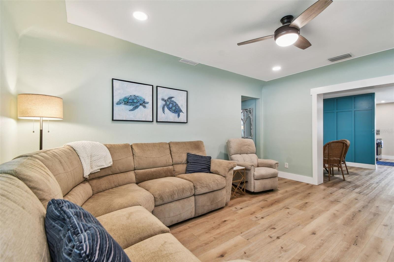 Image 4 of 32 For 1529 Essex Drive N