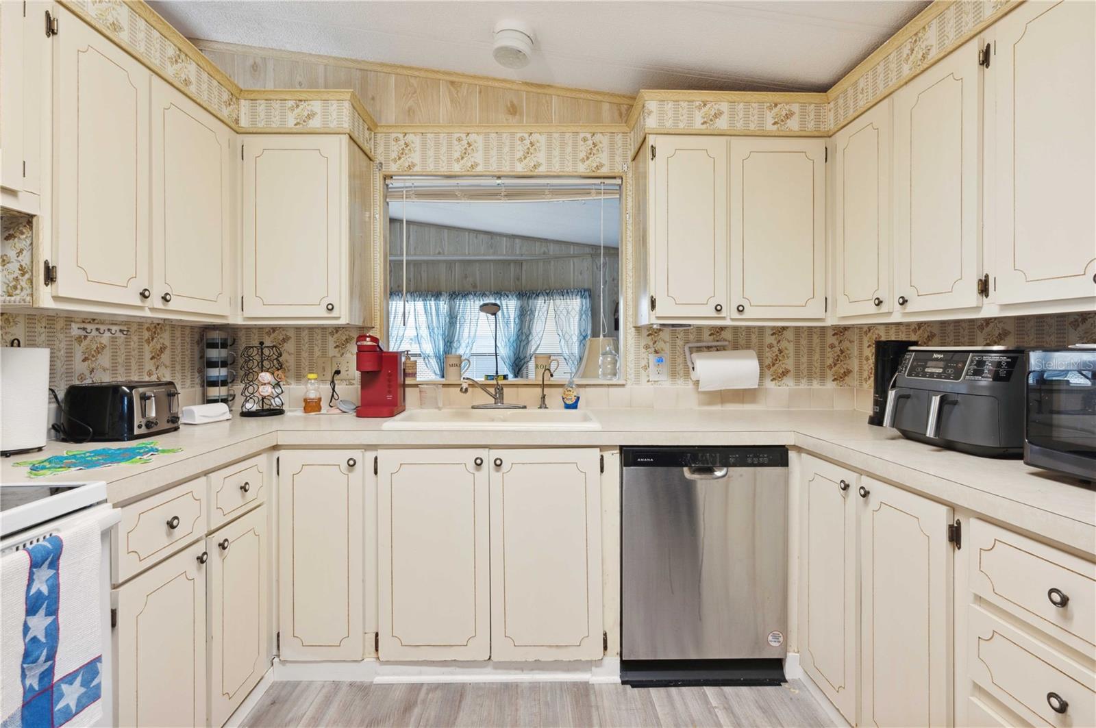 Image 14 of 46 For 5409 Antigua Drive