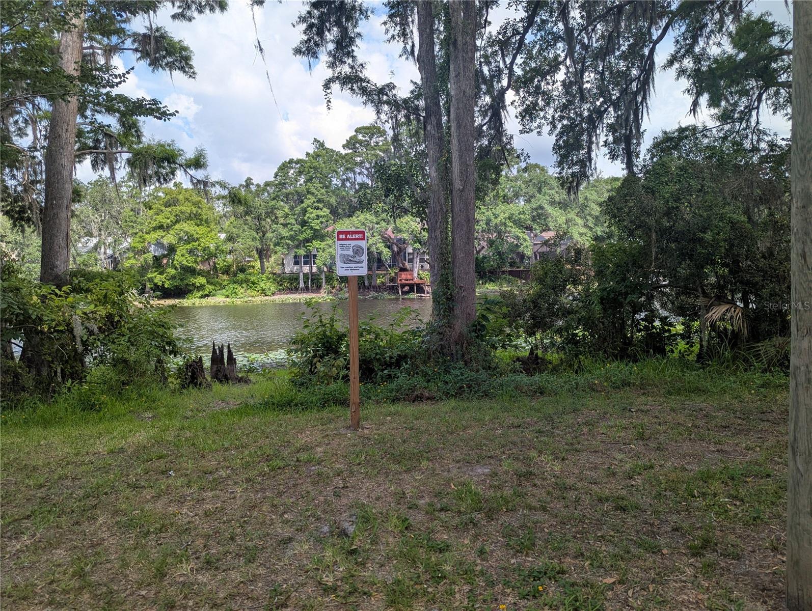 Listing photo id 13 for 11415 Wayne Way