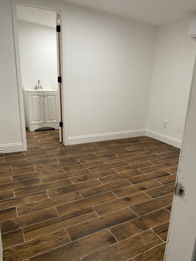 Listing photo id 4 for 11415 Wayne Way