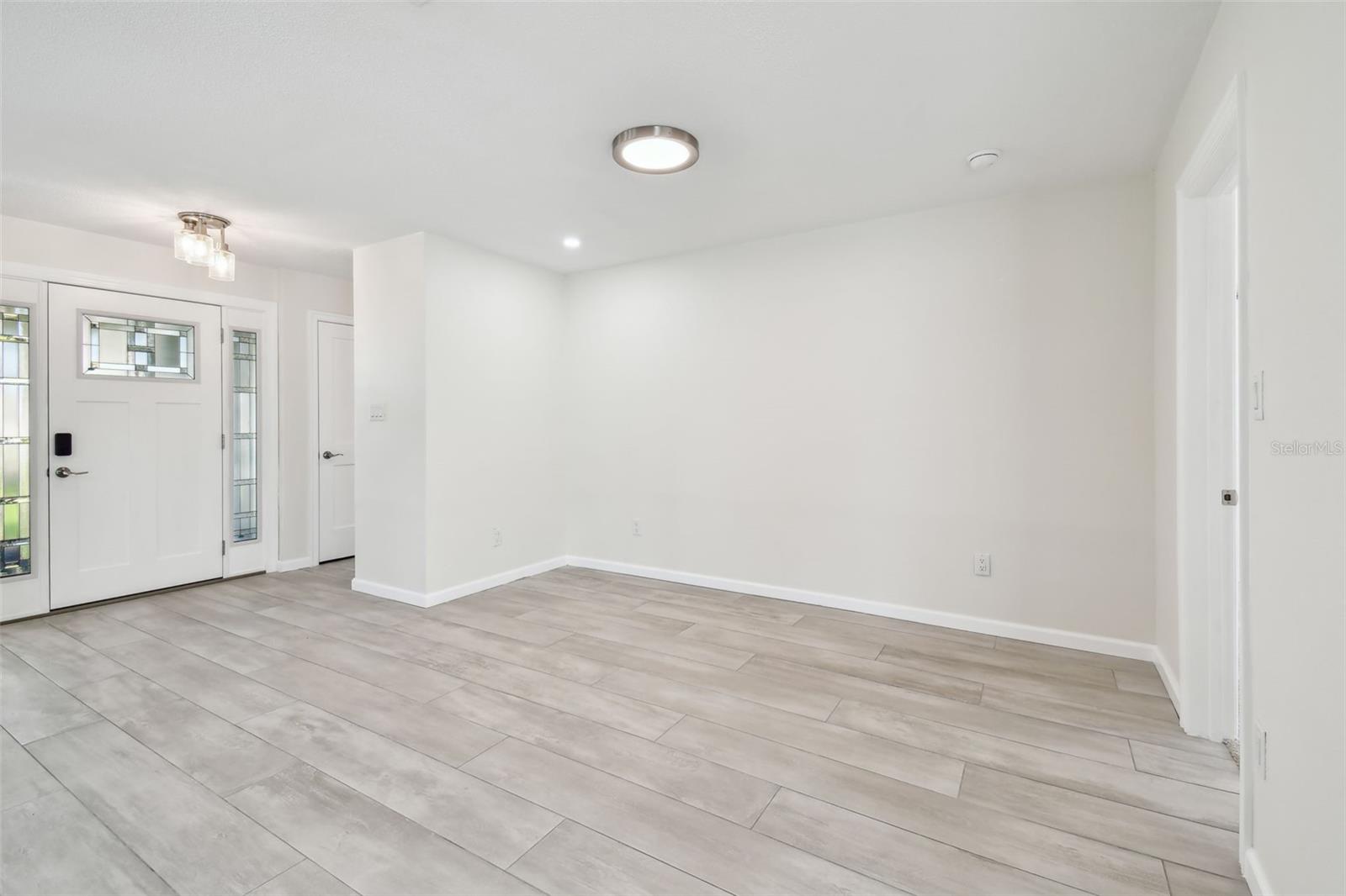 Image 18 of 46 For 94 Nicholas Drive