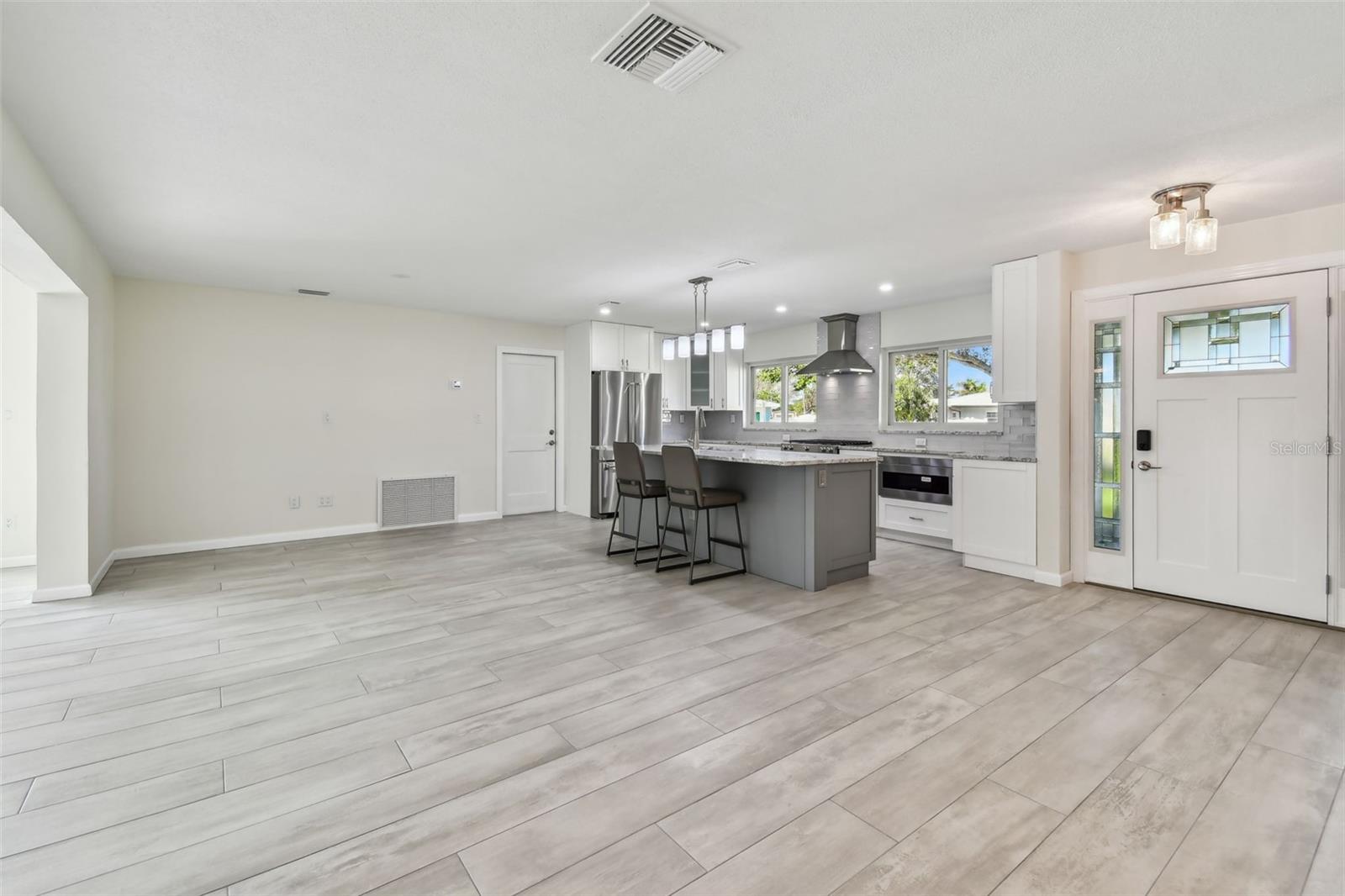Image 8 of 46 For 94 Nicholas Drive