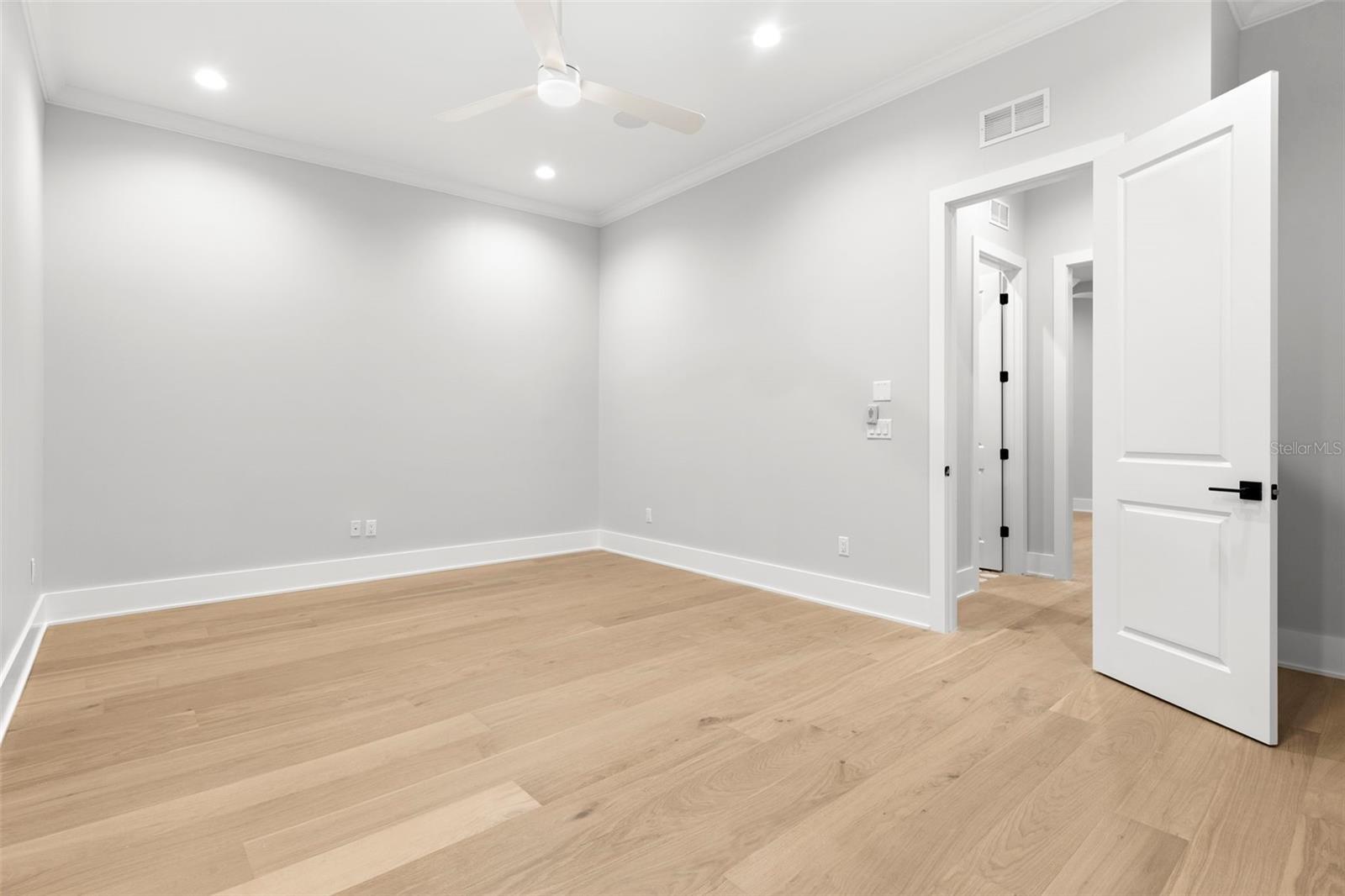 Image 11 of 34 For 218 Hesperides Street N