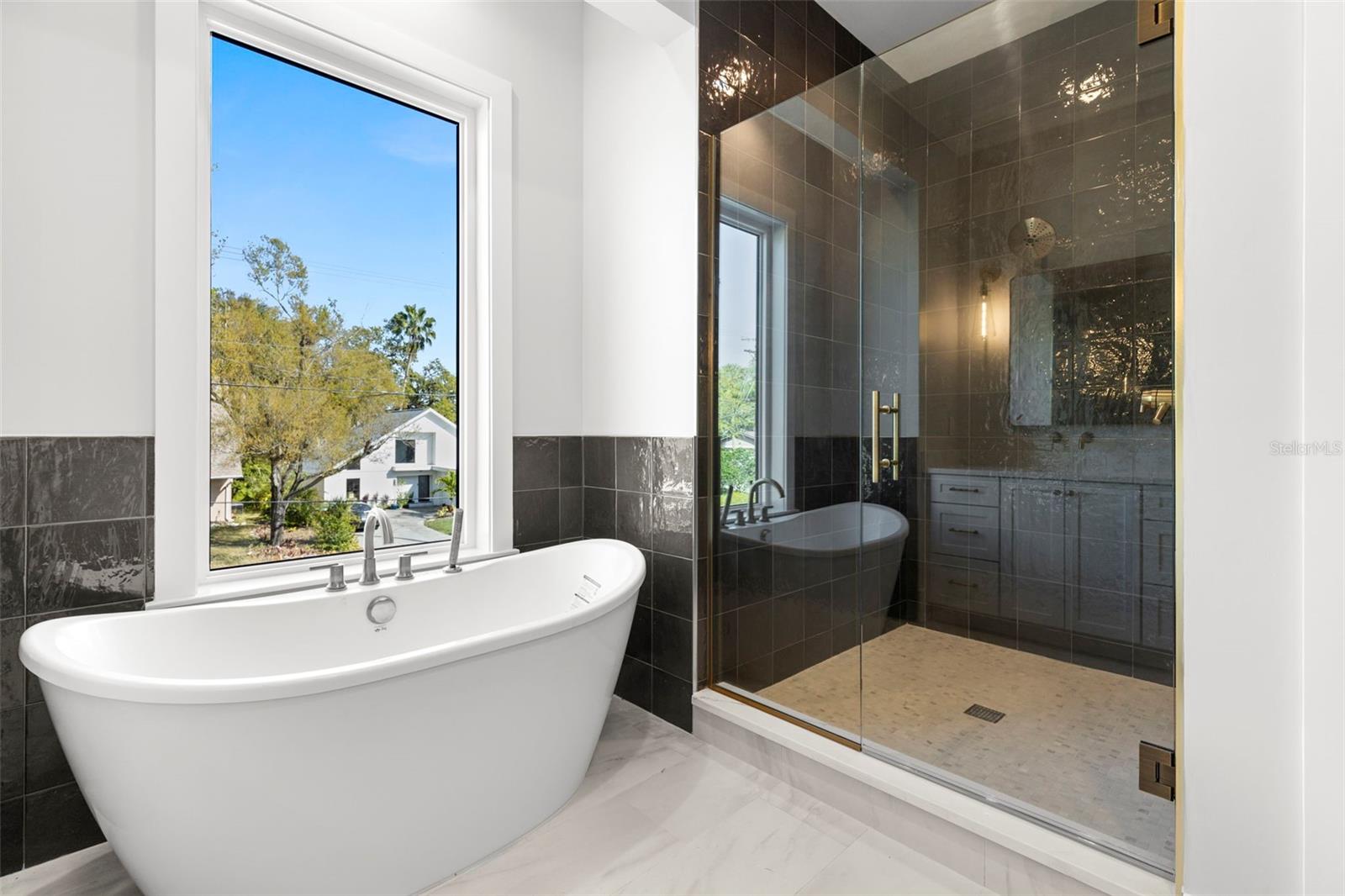 Image 14 of 34 For 218 Hesperides Street N