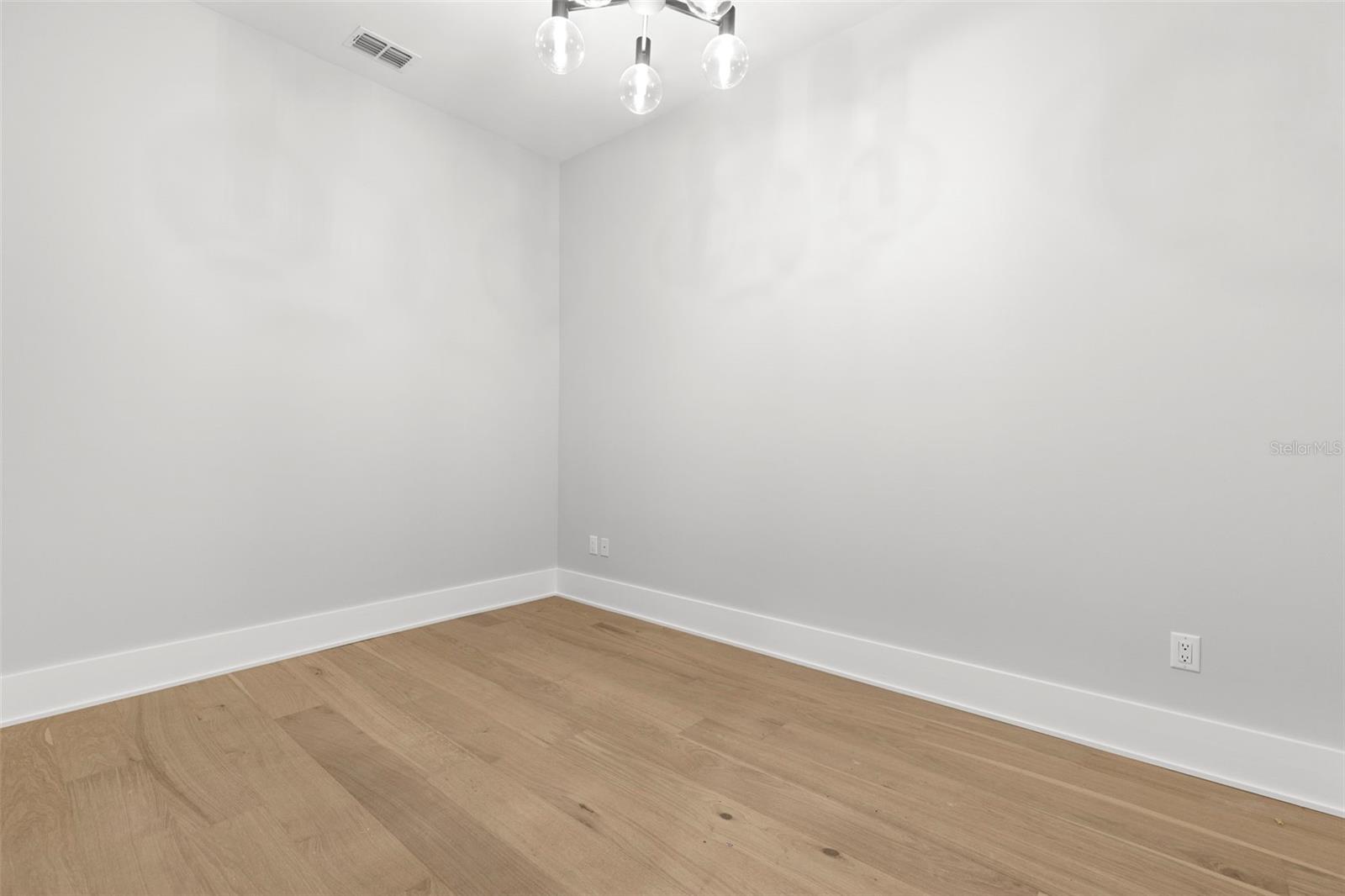 Image 21 of 34 For 218 Hesperides Street N