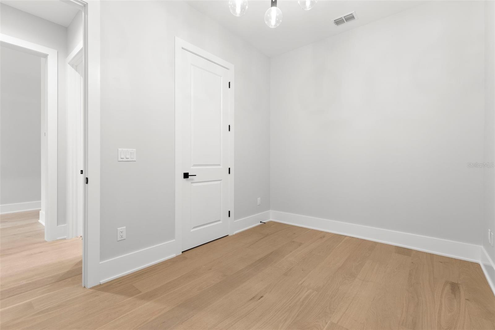 Image 22 of 34 For 218 Hesperides Street N