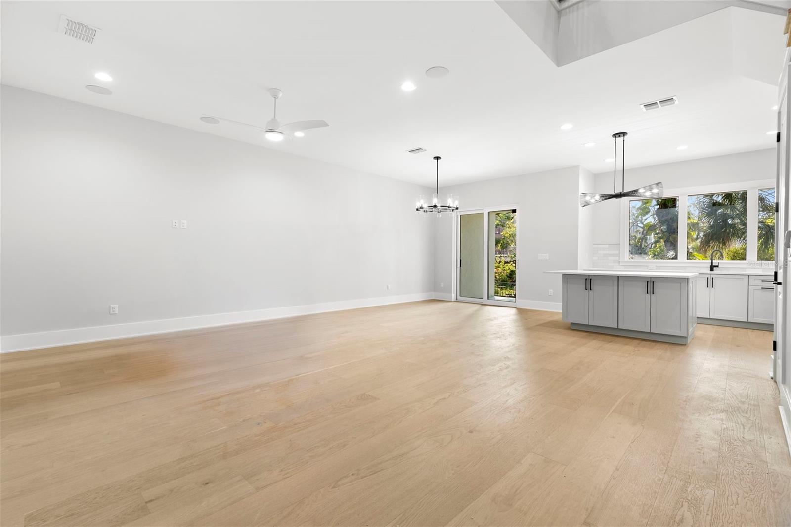 Image 23 of 34 For 218 Hesperides Street N
