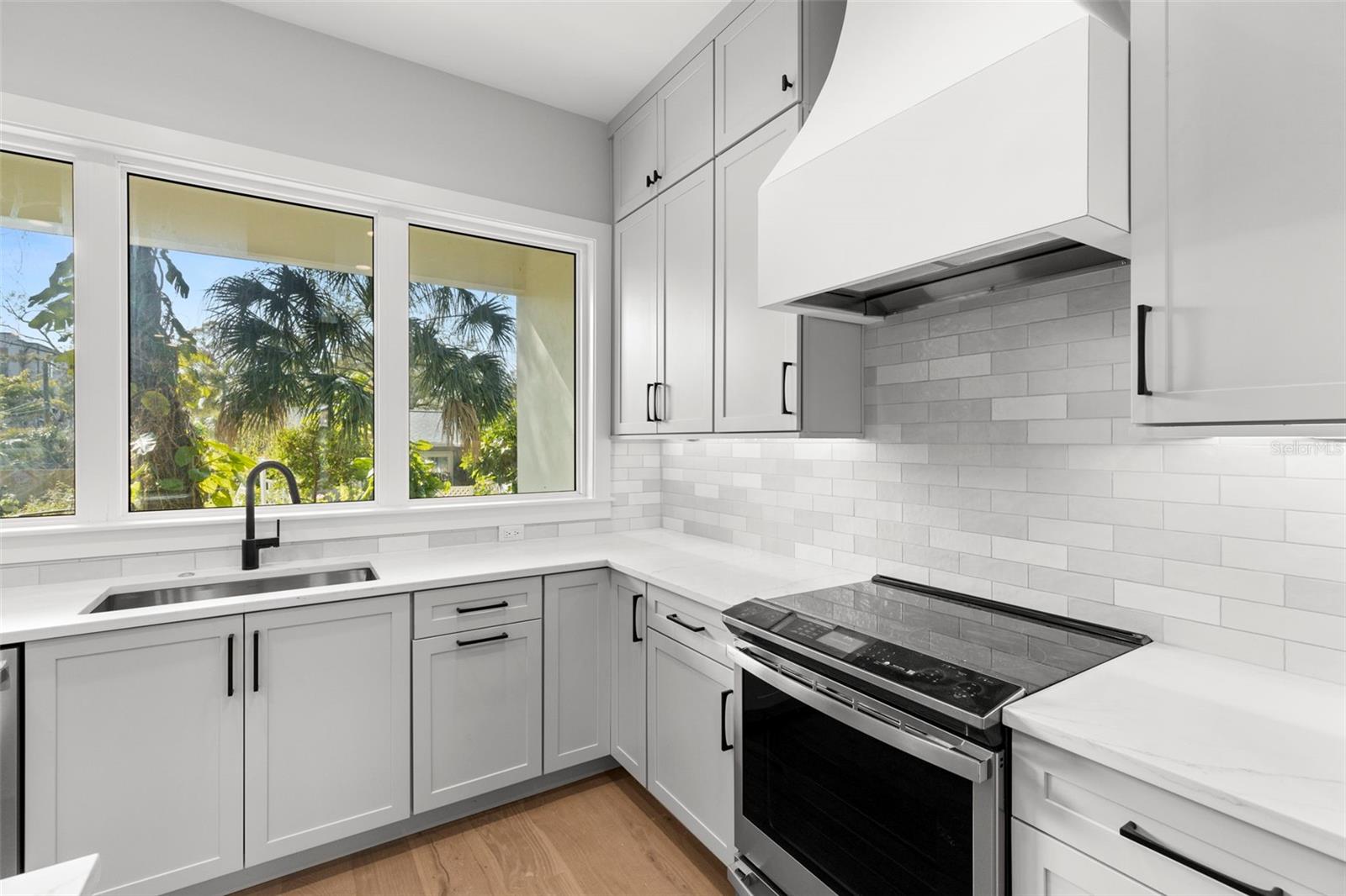 Image 30 of 34 For 218 Hesperides Street N
