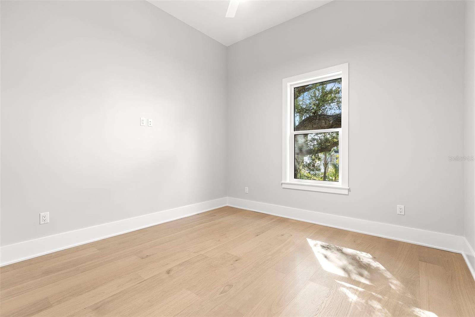 Image 6 of 34 For 218 Hesperides Street N