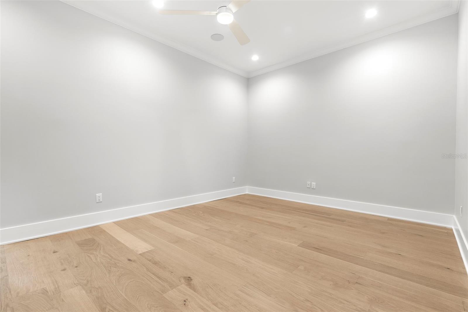 Image 9 of 34 For 218 Hesperides Street N