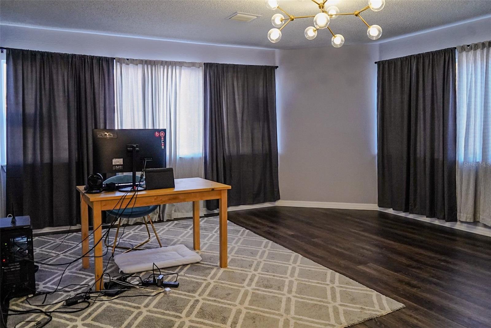 Listing photo id 9 for 1204 Rinkfield Place