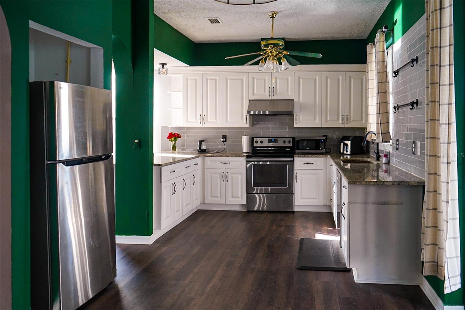 Listing photo id 1 for 1204 Rinkfield Place