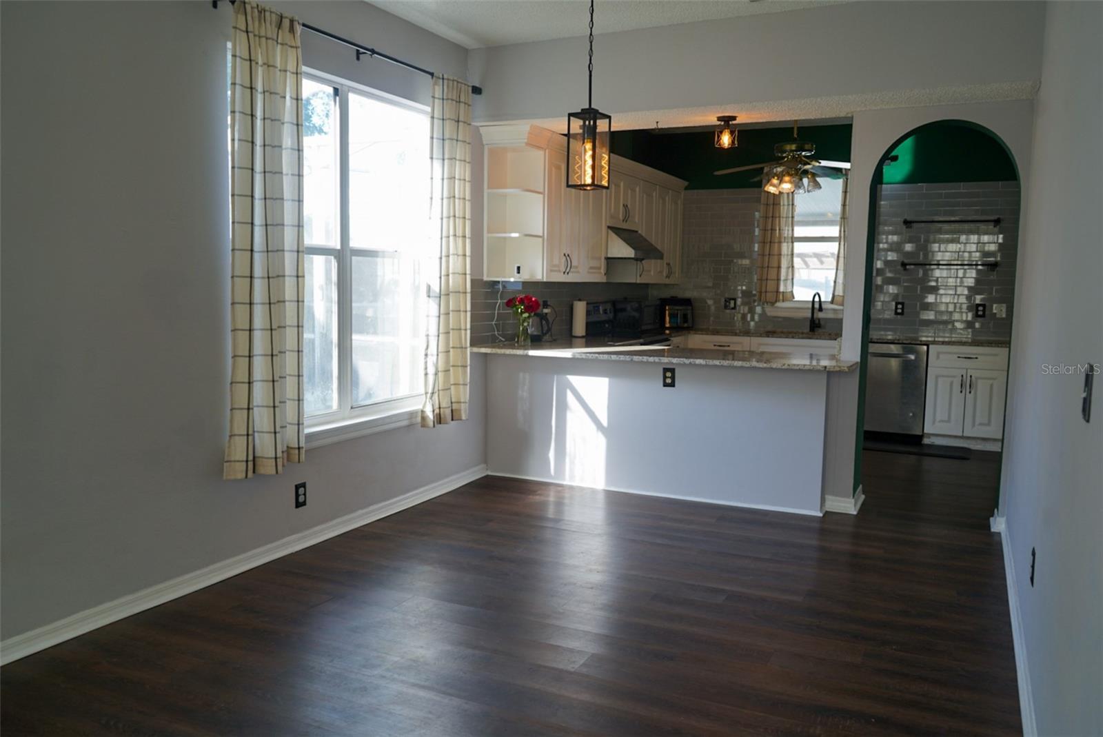 Listing photo id 3 for 1204 Rinkfield Place